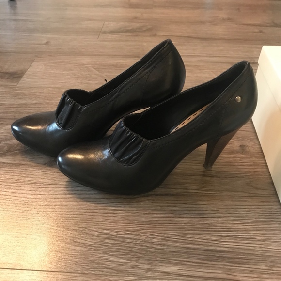 COACH ADRA soft leather black heels - Picture 2 of 3